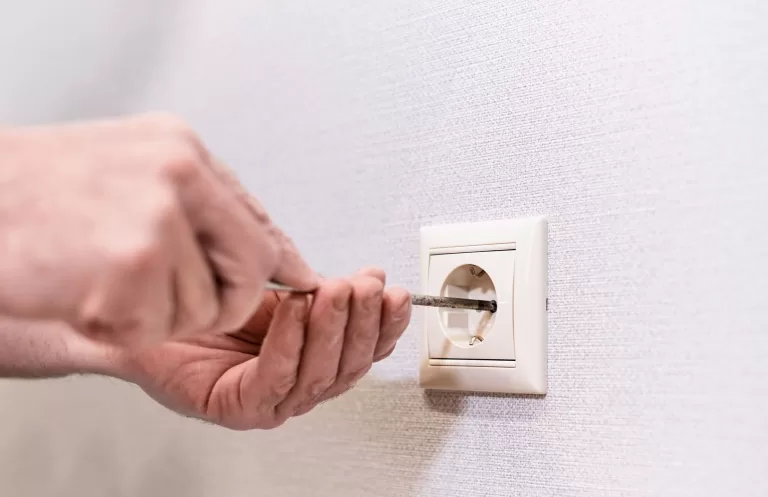 10 najczęstszych usterek w instalacji elektrycznej i jak je naprawić